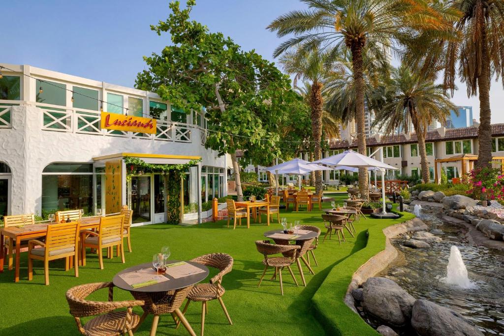 Zahrada ubytování Al Habtoor Grand Resort, Autograph Collection