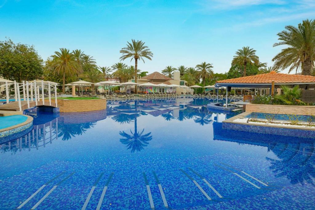 Bazén v ubytování Al Habtoor Grand Resort, Autograph Collection nebo v jeho okolí