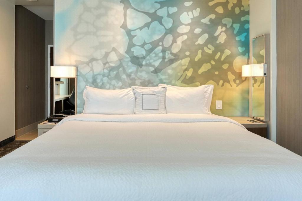 Courtyard by Marriott North Brunswick - Habitación King Más Grande Con Sofá Cama