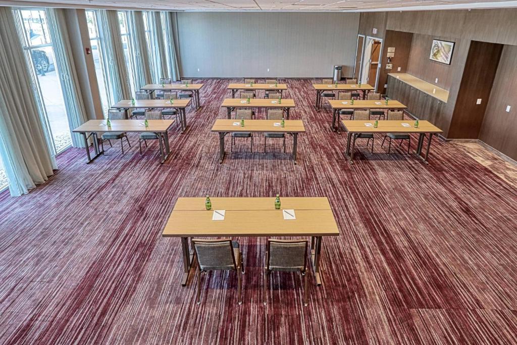 Courtyard by Marriott North Brunswick photo