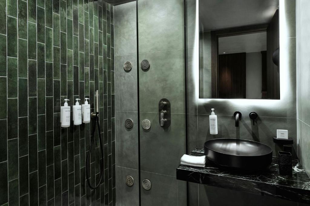 MonAsty, Thessaloniki, Autograph Collection - Resim 27