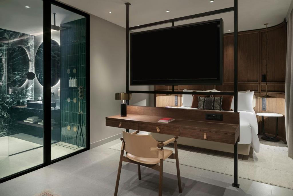 MonAsty, Thessaloniki, Autograph Collection - Resim 22