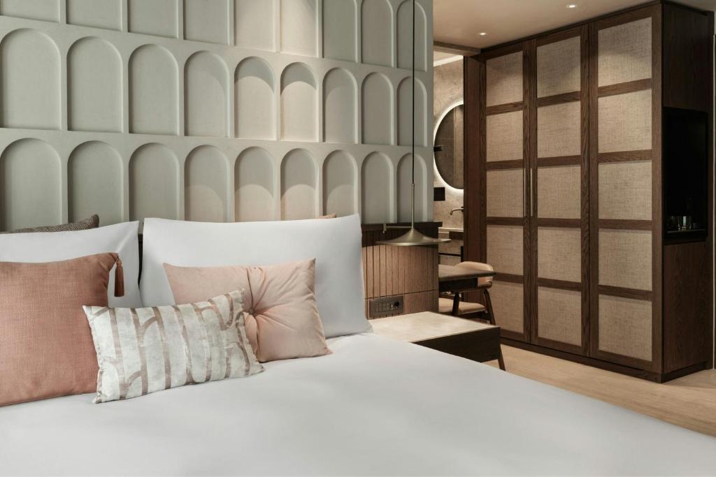 MonAsty, Thessaloniki, Autograph Collection - 17