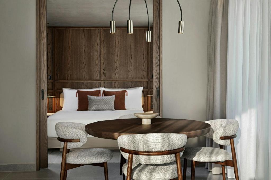 MonAsty, Thessaloniki, Autograph Collection - Resim 33