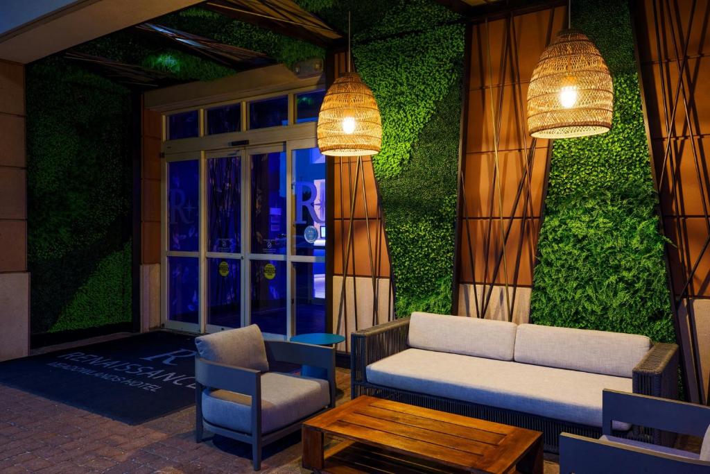 Posezení v ubytování Renaissance Meadowlands Hotel