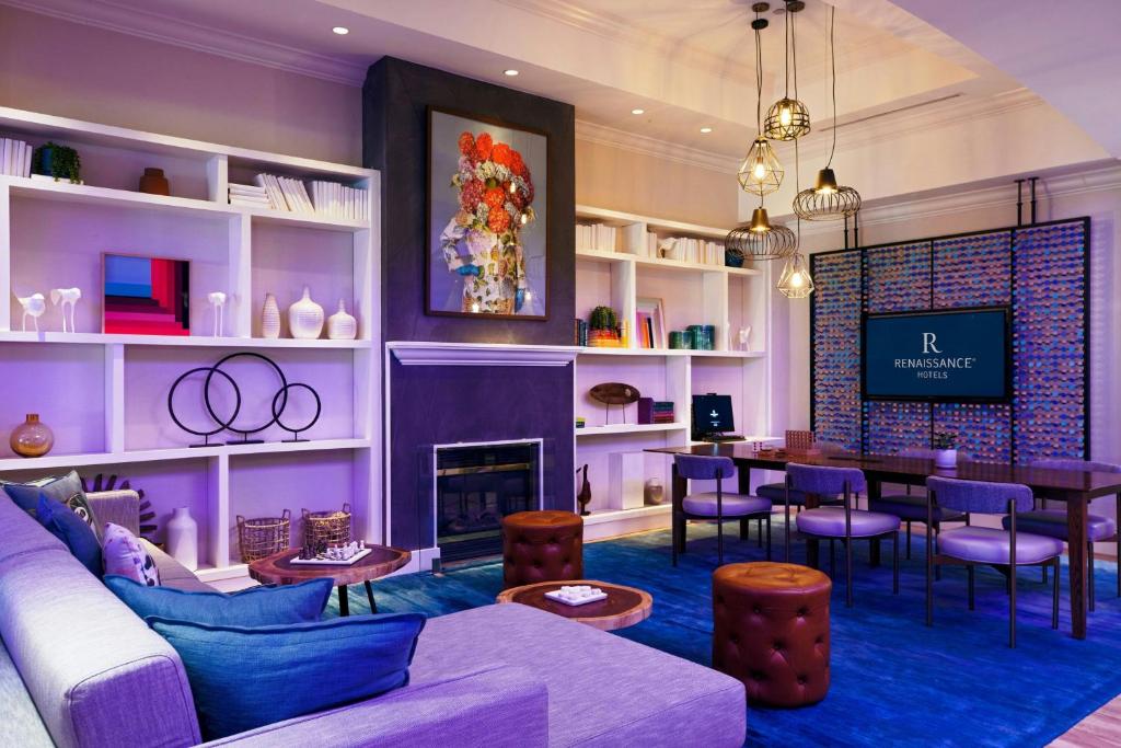 Posezení v ubytování Renaissance Meadowlands Hotel