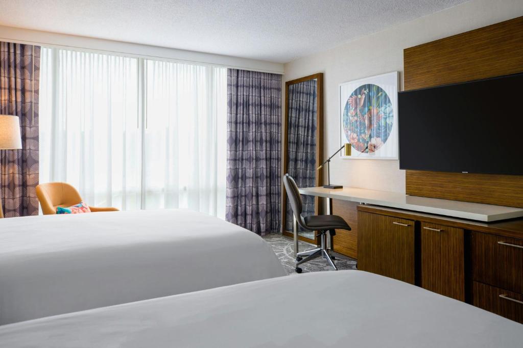 Postel nebo postele na pokoji v ubytování Renaissance Meadowlands Hotel
