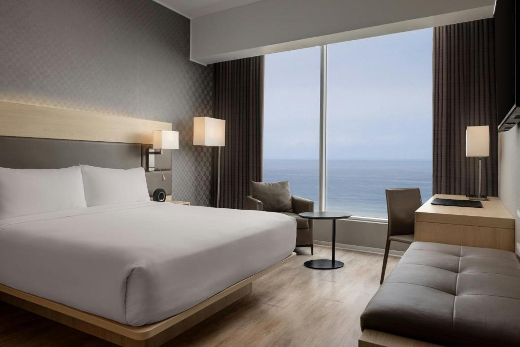 Postel nebo postele na pokoji v ubytování AC Hotel by Marriott Lima Miraflores