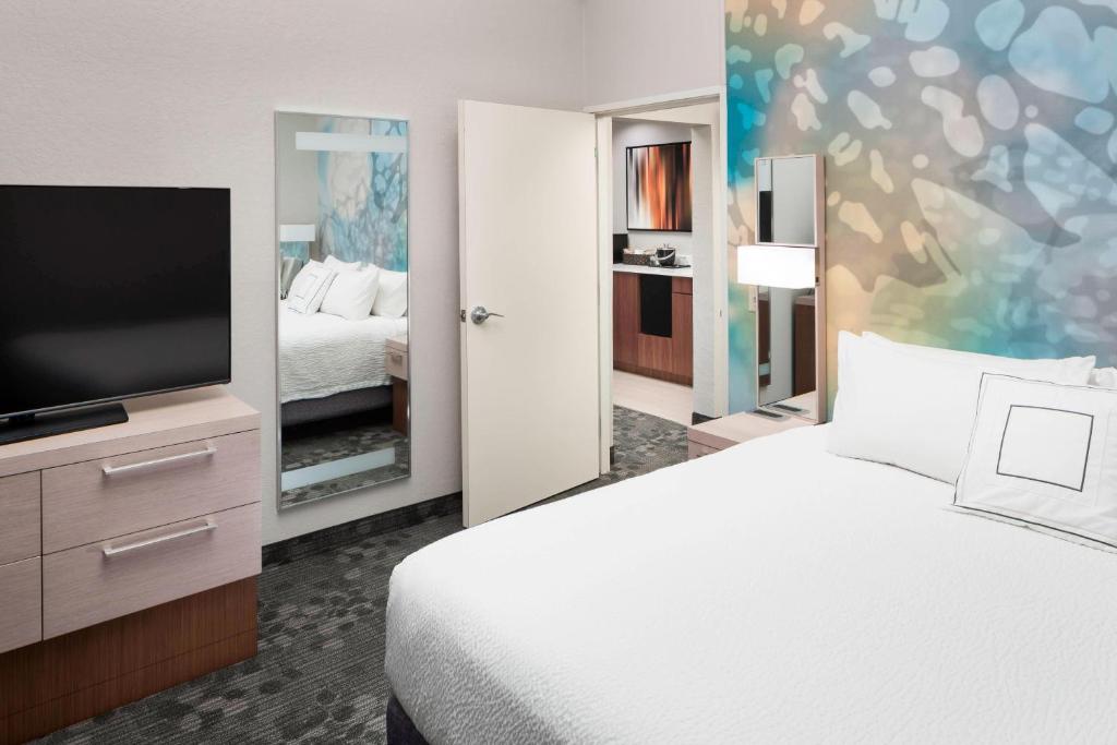 Courtyard by Marriott Pensacola photo