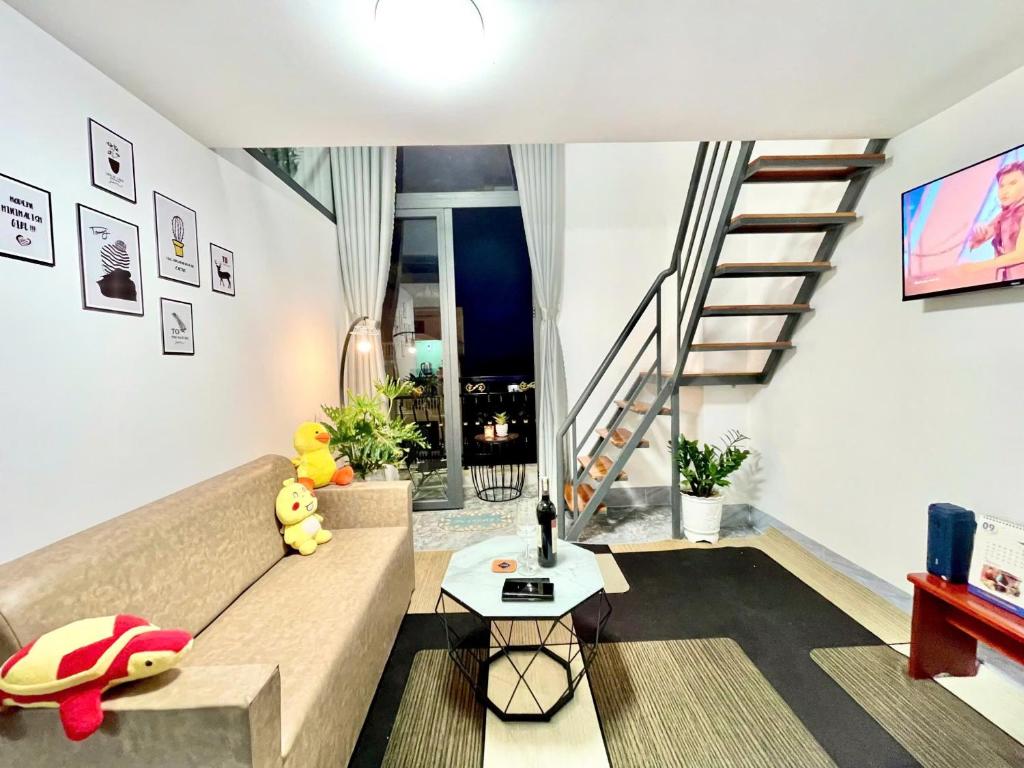 TV a/nebo společenská místnost v ubytování Modern Studio w Balcony and Kitchen