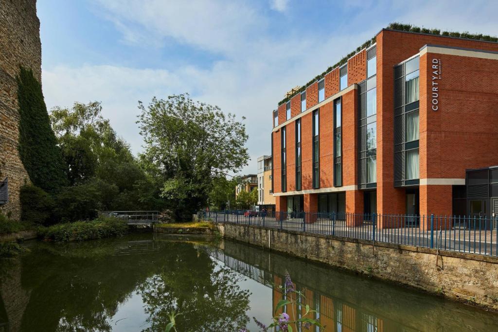 Courtyard by Marriott Oxford City Centre - Resim 10