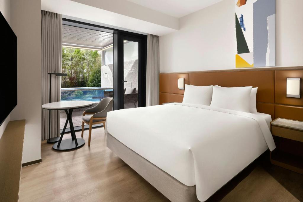 Cama ou camas em um quarto em AC Hotel by Marriott Seoul Gangnam