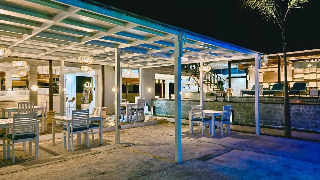 Restaurace v ubytování The Trawangan Resort