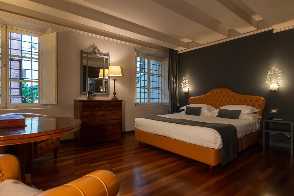 The Tuscanian Hotel - 10