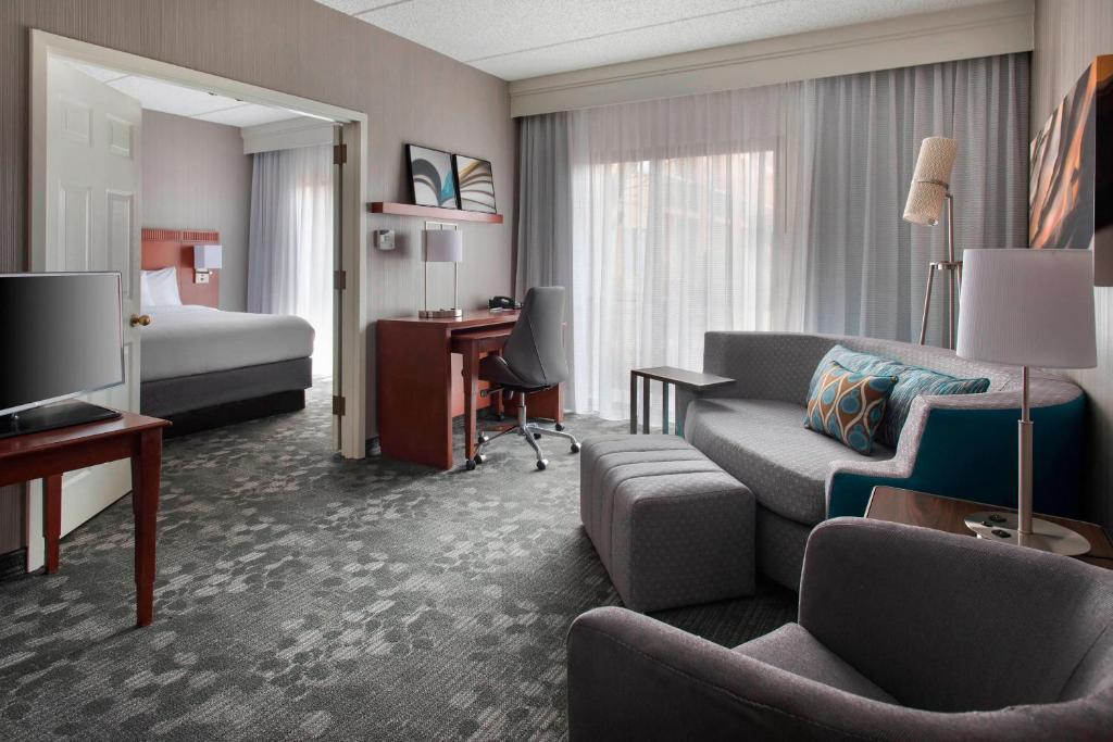Posezení v ubytování Courtyard by Marriott Fishkill