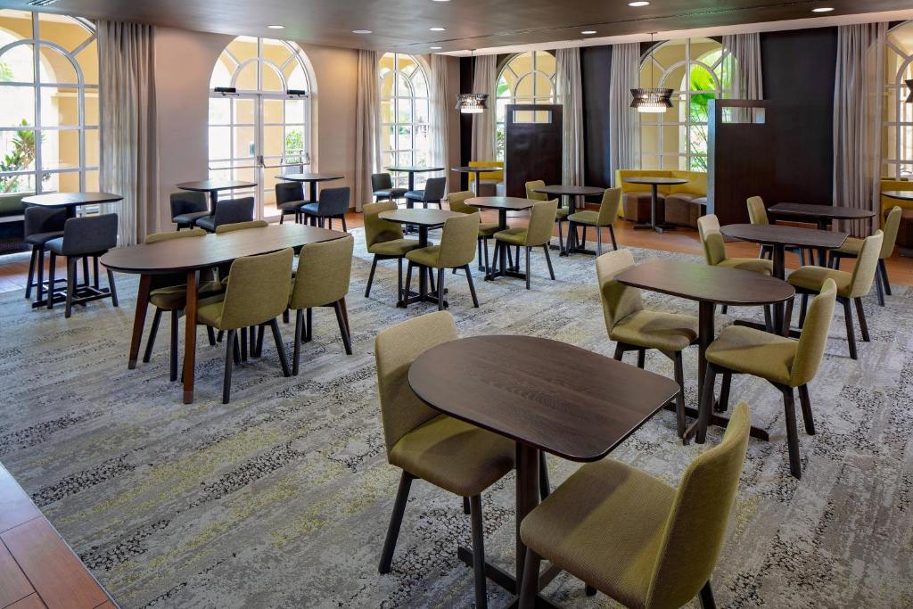 Restaurace v ubytování Courtyard by Marriott Fort Lauderdale North/Cypress Creek