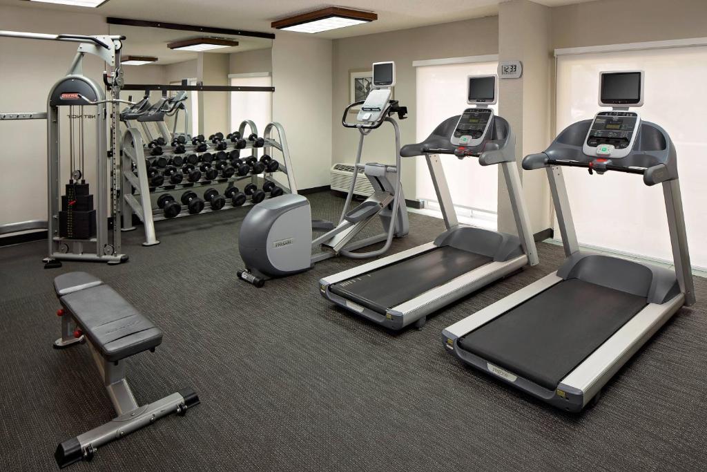 Fitness centrum a/nebo fitness zařízení v ubytování Courtyard by Marriott Fort Lauderdale North/Cypress Creek