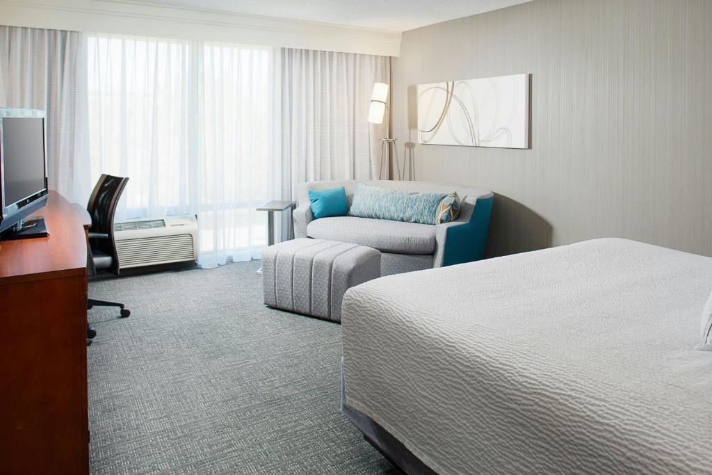 Postel nebo postele na pokoji v ubytování Courtyard by Marriott Fort Lauderdale North/Cypress Creek