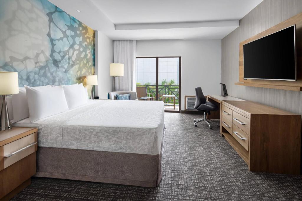 Llit o llits en una habitació de Courtyard by Marriott Port of Spain