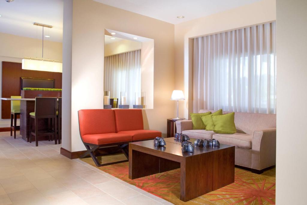Zona d'estar a Courtyard by Marriott Port of Spain