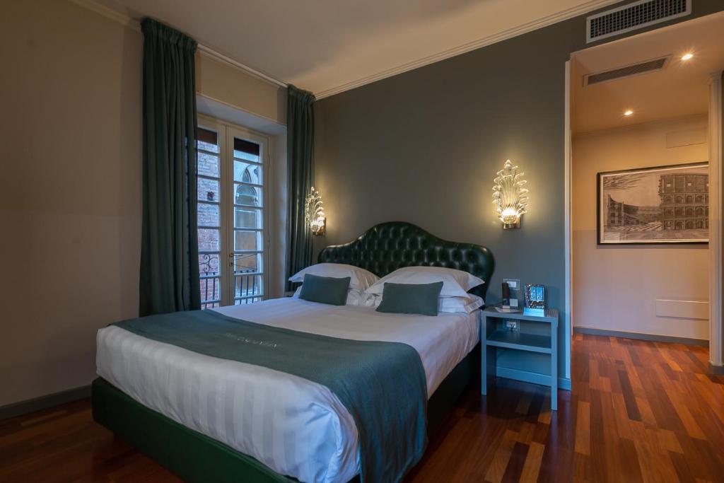 The Tuscanian Hotel - 19