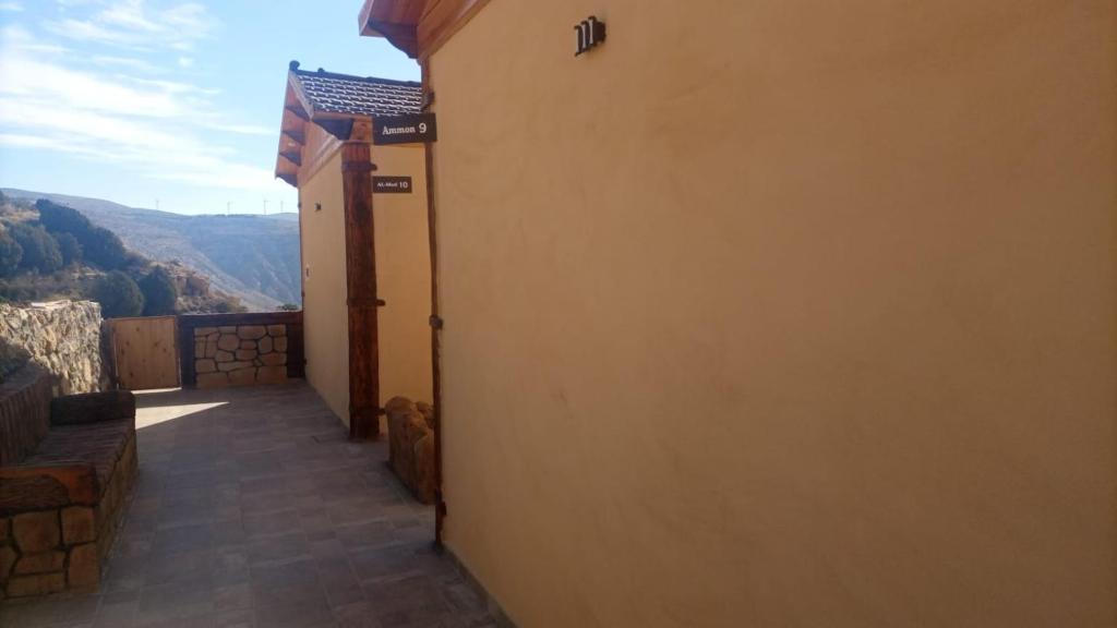 Nespecifikovaný výhled na hory nebo výhled na hory při pohledu z hotelu