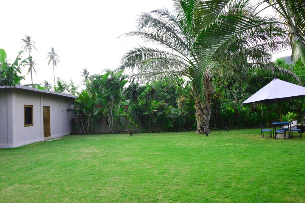 Zahrada ubytování 2 Bedroom Villa with Pool & Close to Setangi Beach