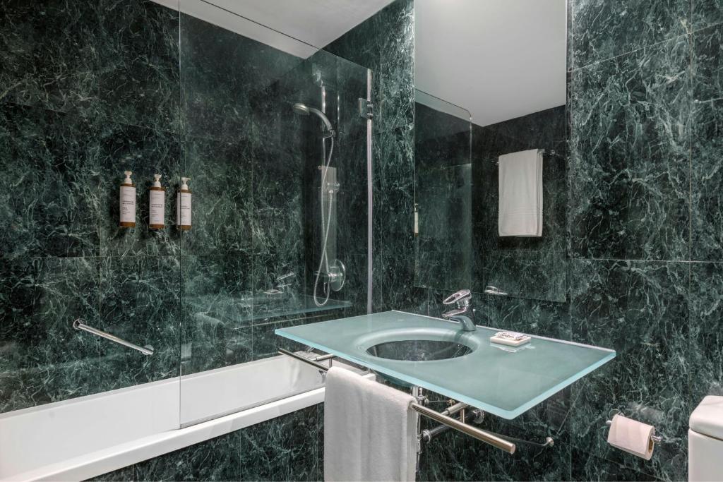 AC Hotel Los Vascos by Marriott - Resim 38