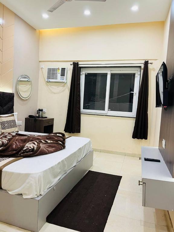 Postel nebo postele na pokoji v ubytování Hotel Grand Ganga