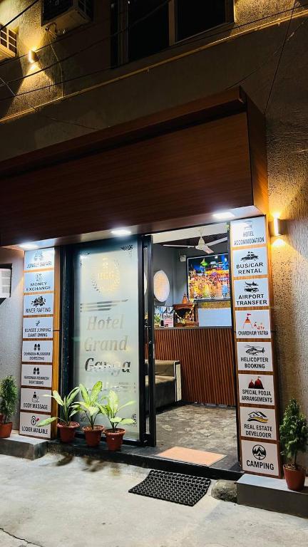 Certifikát, hodnocení, plakát nebo jiný dokument vystavený v ubytování Hotel Grand Ganga