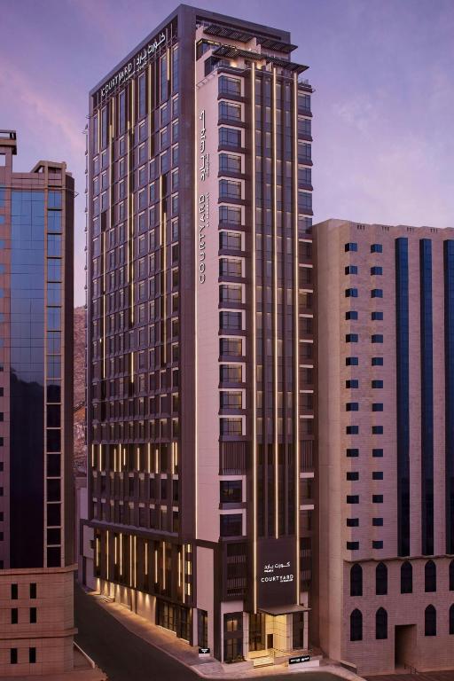 メッカにあるCourtyard by Marriott Makkahの都内高層建築の表現