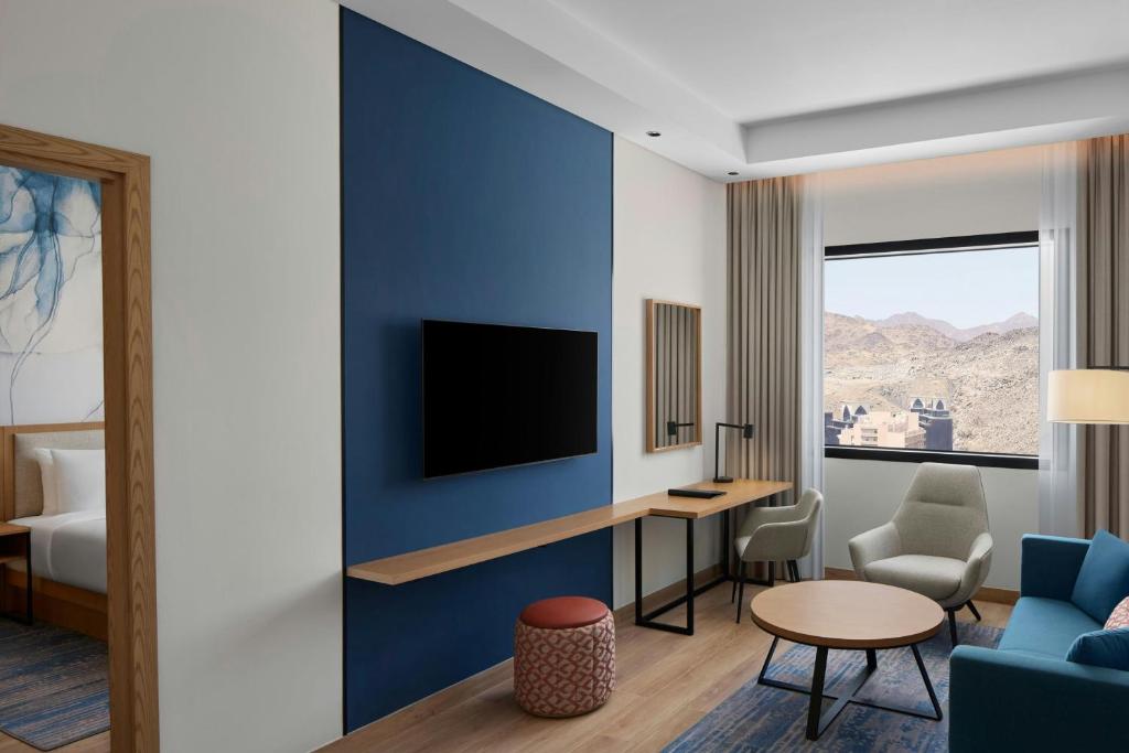 Courtyard by Marriott Makkahにあるテレビまたはエンターテインメントセンター