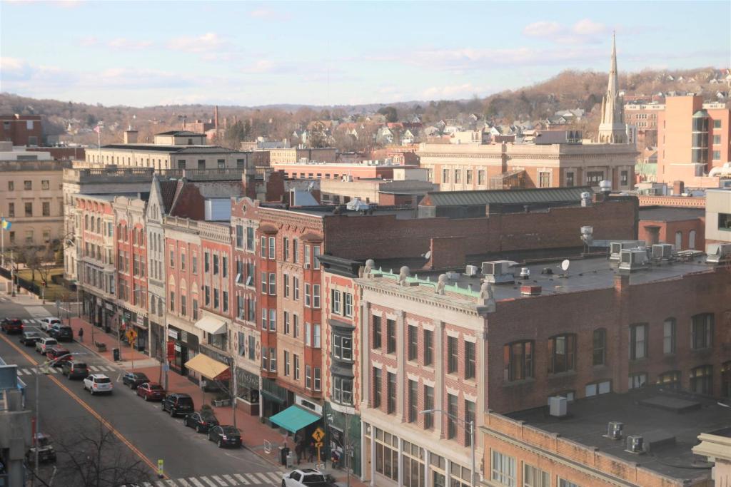 Courtyard Waterbury Downtown - Habitación Queen Con Dos Camas Queen