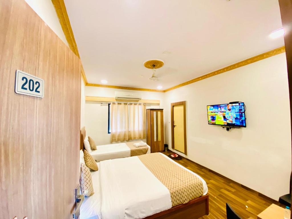 Postel nebo postele na pokoji v ubytování Hotel ABC Satellite Prahlad Nagar