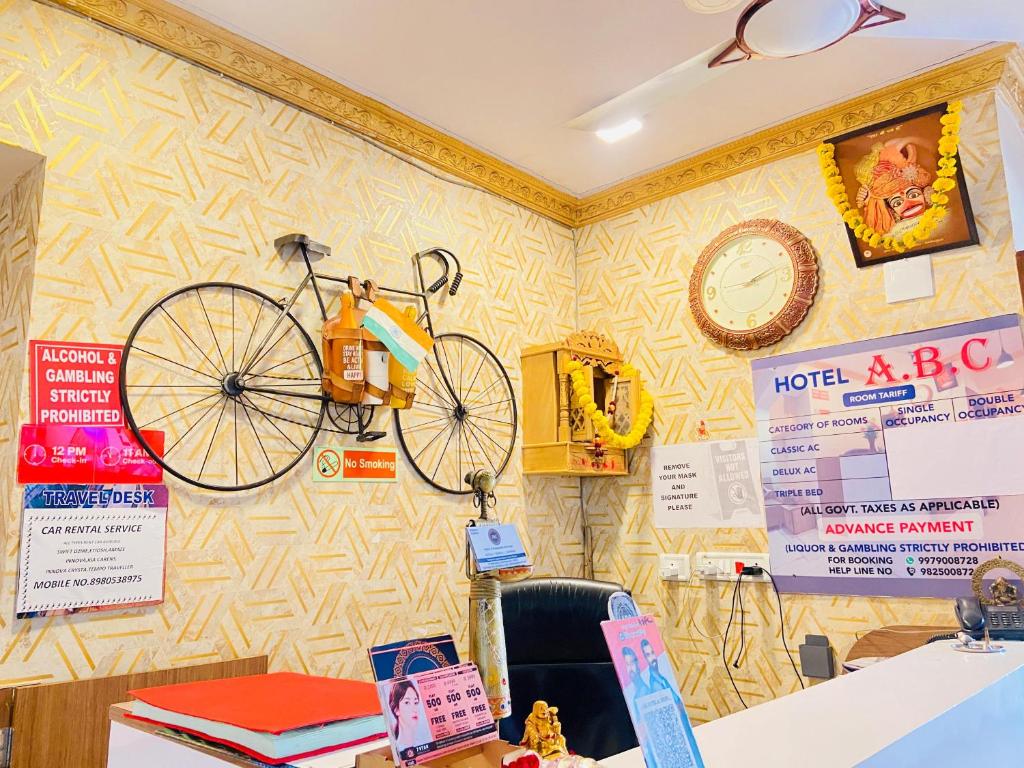 Jízda na kole v ubytování Hotel ABC Satellite Prahlad Nagar nebo okolí