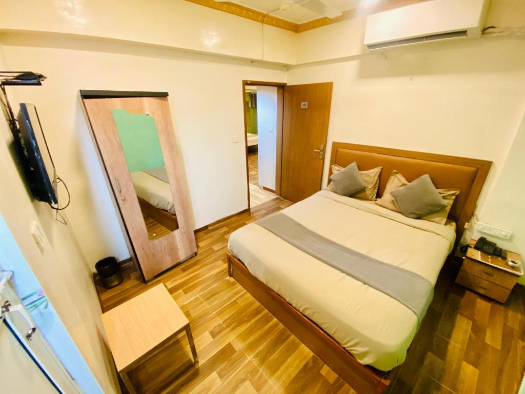 Postel nebo postele na pokoji v ubytování Hotel ABC Satellite Prahlad Nagar