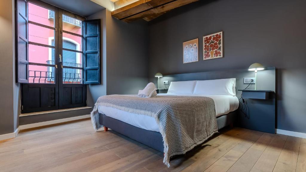 The Book Factory Hostel by gaiarooms