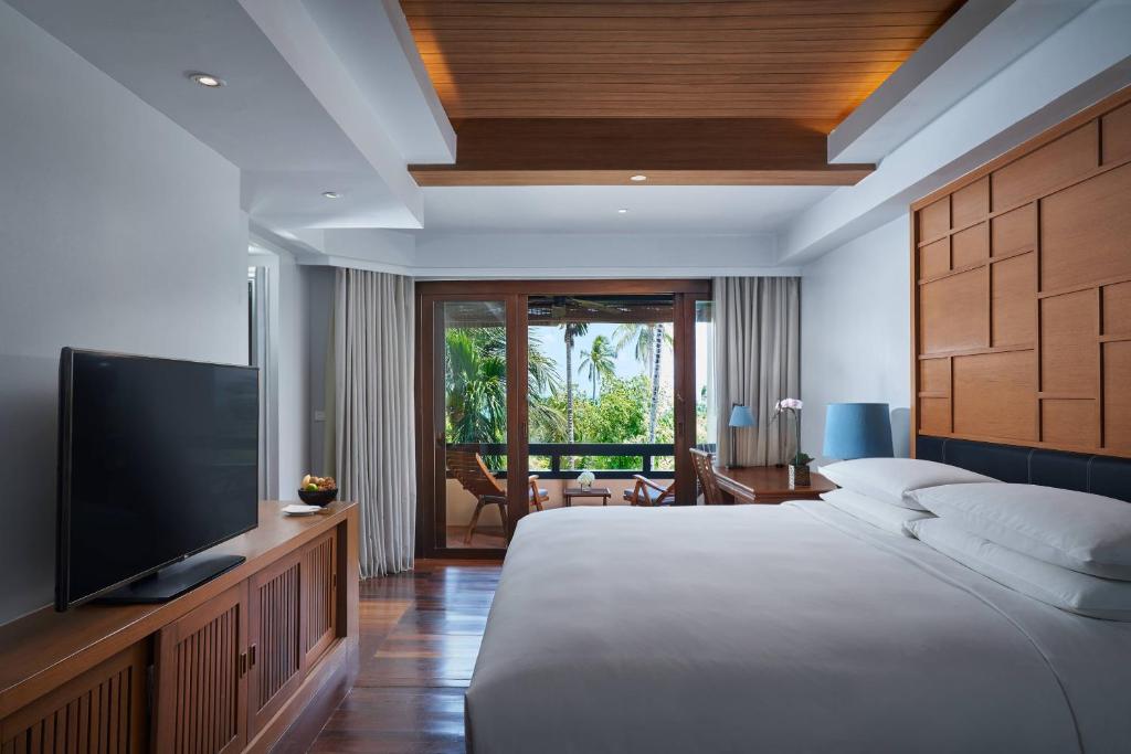 Ein Bett oder Betten in einem Zimmer der Unterkunft Renaissance Koh Samui Resort & Spa