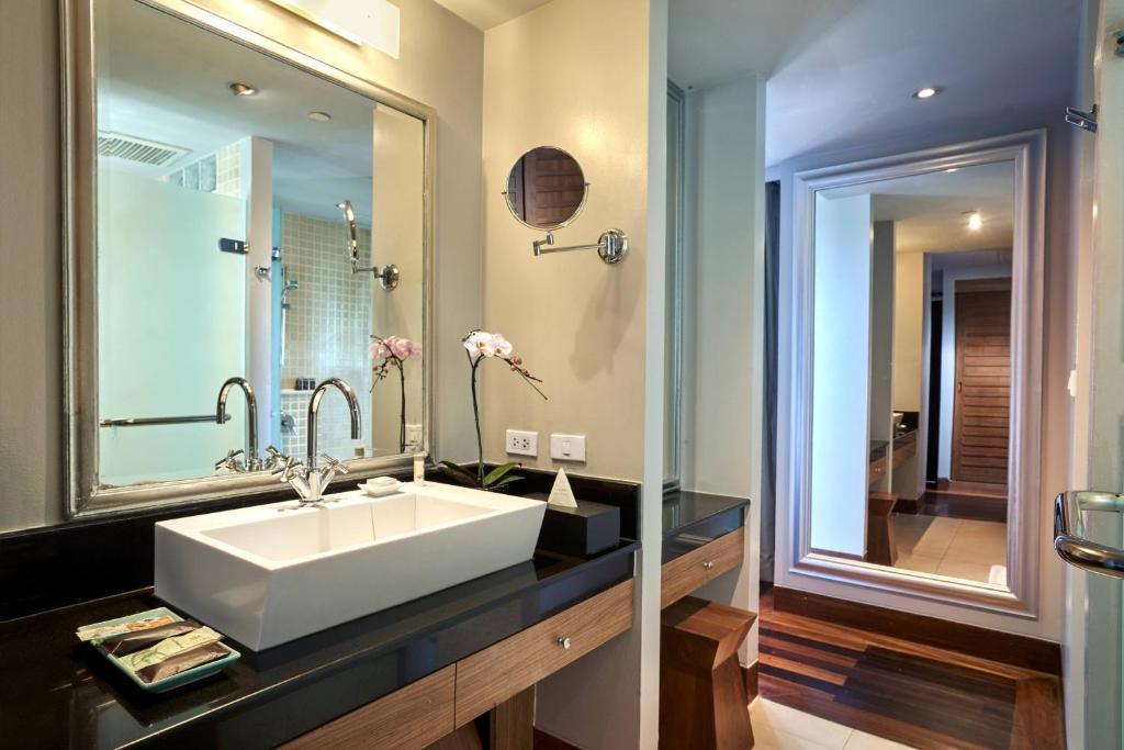 Ein Badezimmer in der Unterkunft Renaissance Koh Samui Resort & Spa