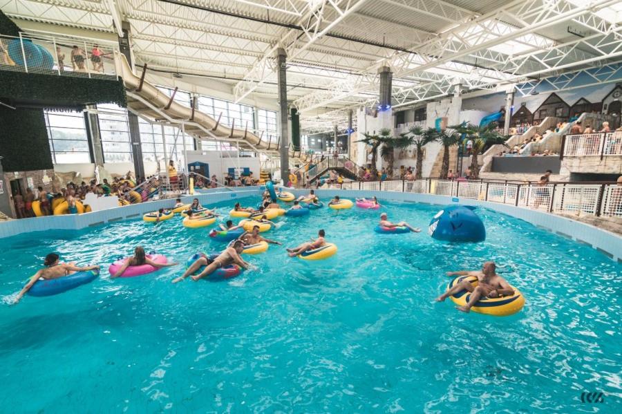 Bazén v ubytování VIP Apartament-Marine nebo v jeho okolí