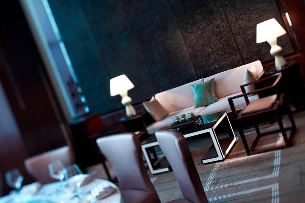 Posezení v ubytování Renaissance Tianjin Lakeview Hotel