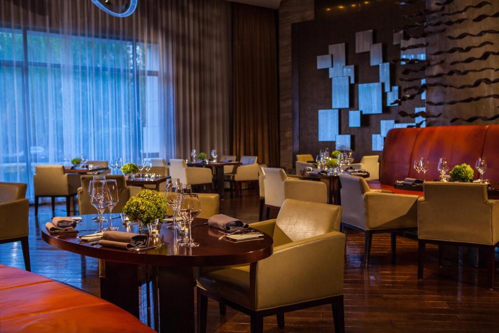 Posezení v ubytování Renaissance Tianjin Lakeview Hotel