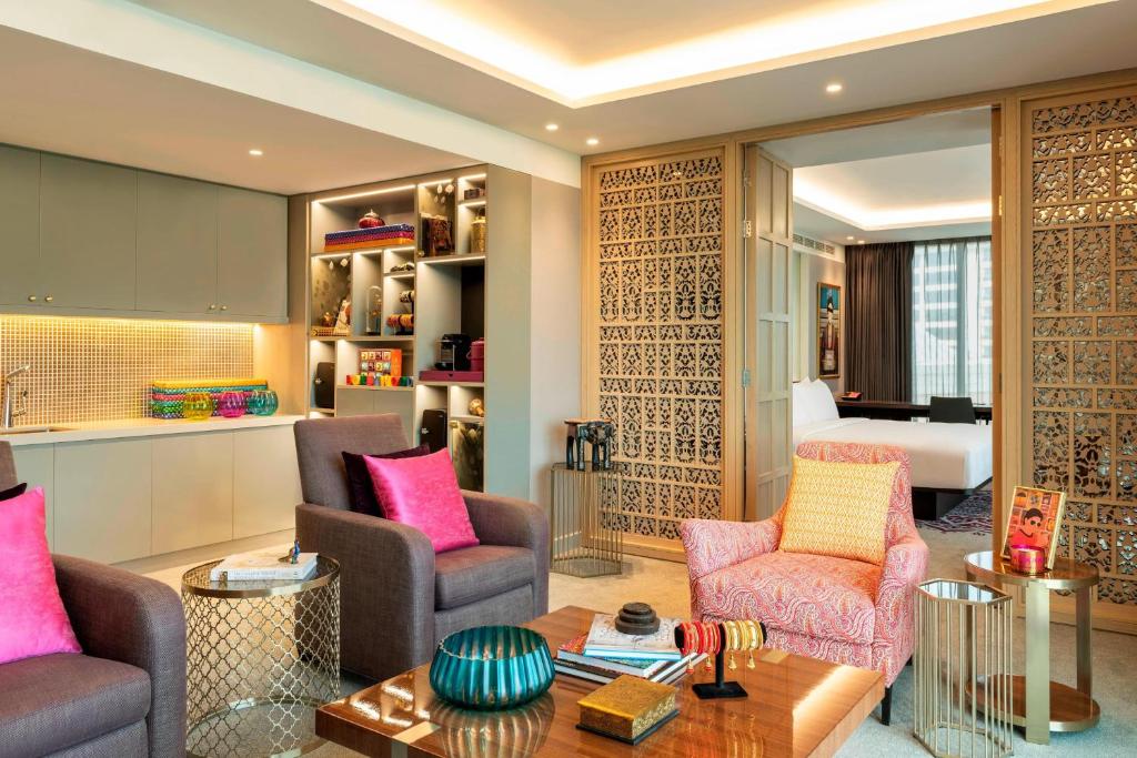 
Theme Suite, 1 Bedroom Suite, In Loft: 1 King
