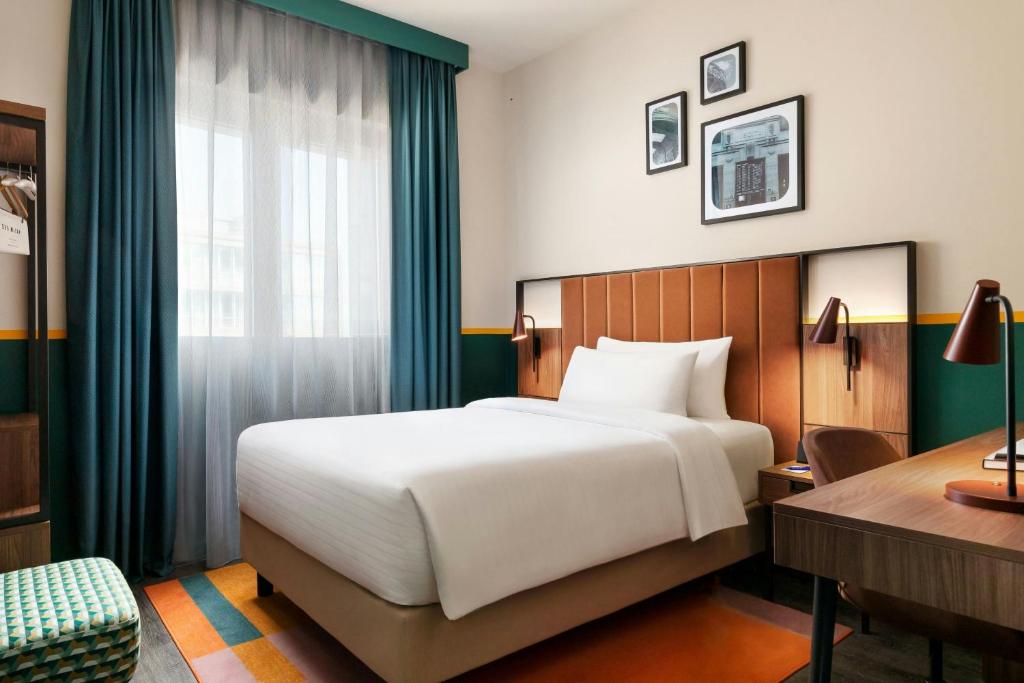 Postel nebo postele na pokoji v ubytování Duo Milan Porta Nuova, a Tribute Portfolio Hotel