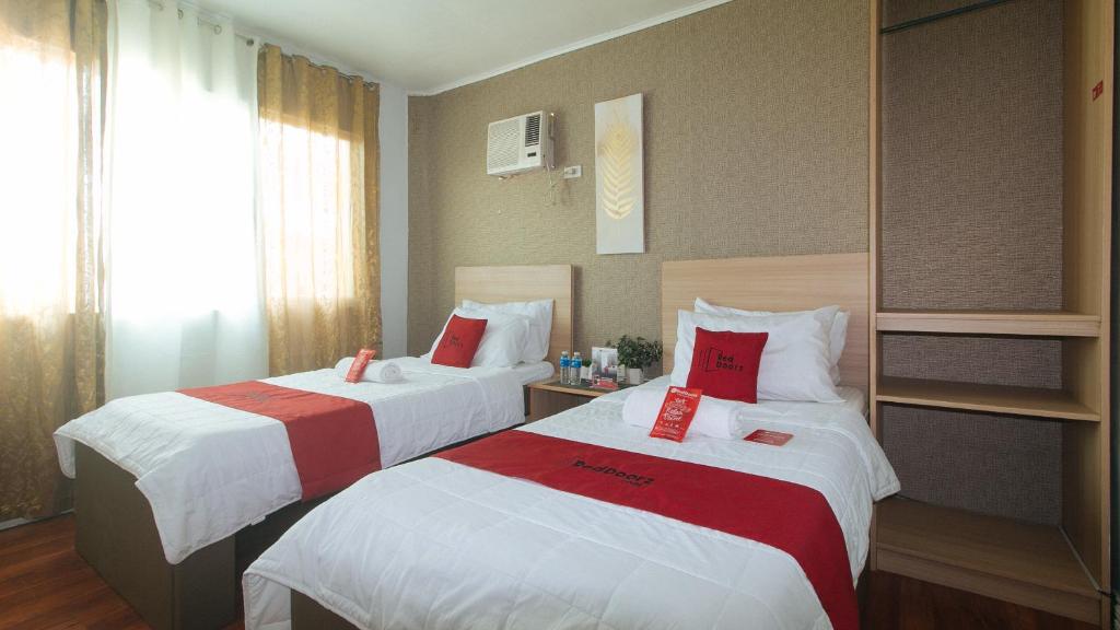 Postel nebo postele na pokoji v ubytování RedDoorz Hostel @ St. Paul Village LapuLapu