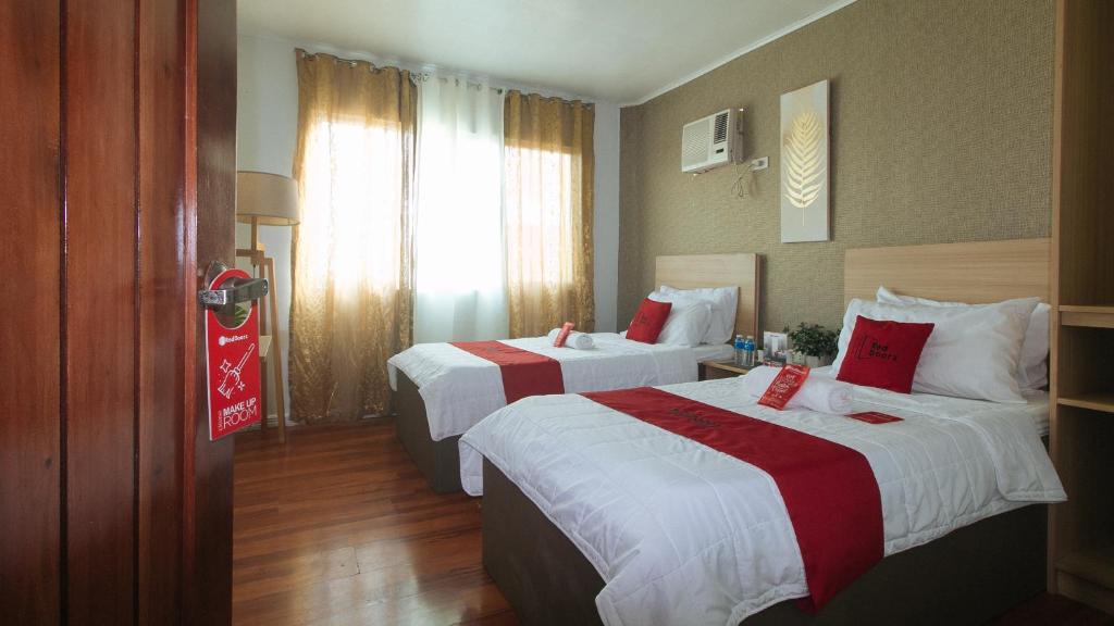 Postel nebo postele na pokoji v ubytování RedDoorz Hostel @ St. Paul Village LapuLapu