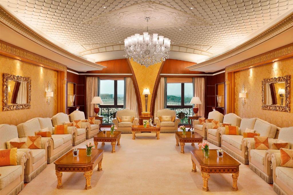 Posezení v ubytování The Ritz-Carlton, Riyadh
