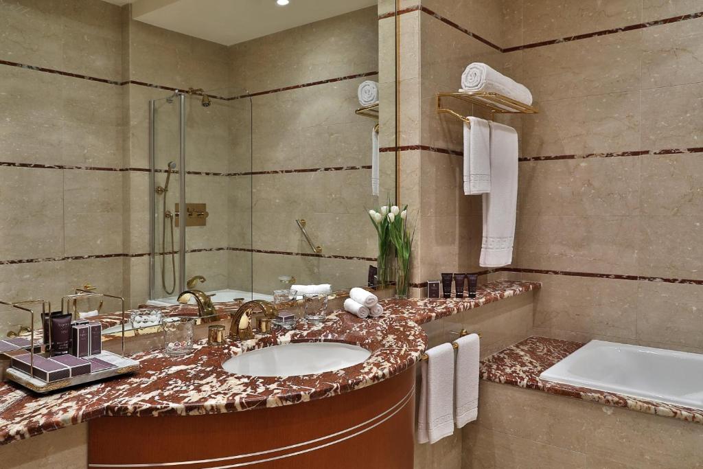 Koupelna v ubytování The Ritz-Carlton, Riyadh
