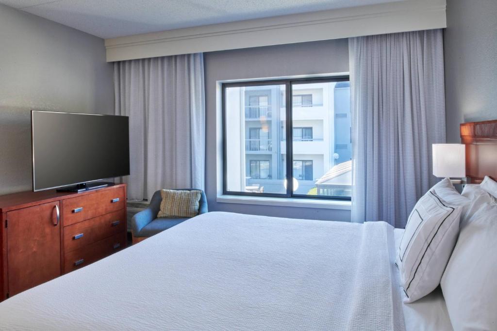 Courtyard by Marriott Indianapolis Castleton photo