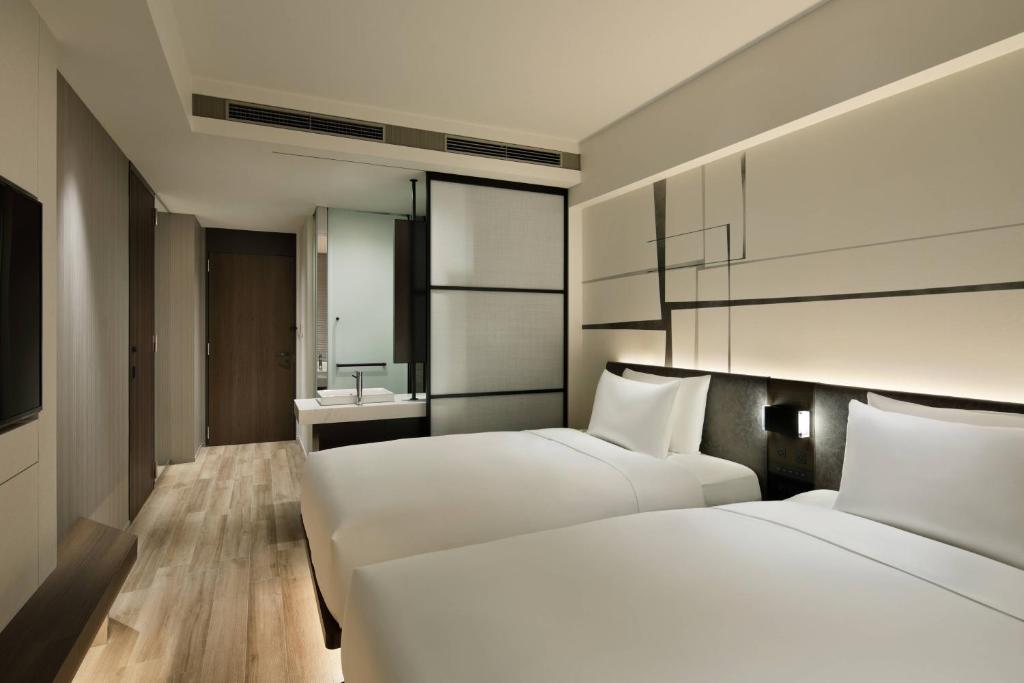 Postel nebo postele na pokoji v ubytování AC Hotel by Marriott Tokyo Ginza